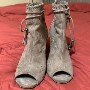 Taupe heeled peep toe bootie